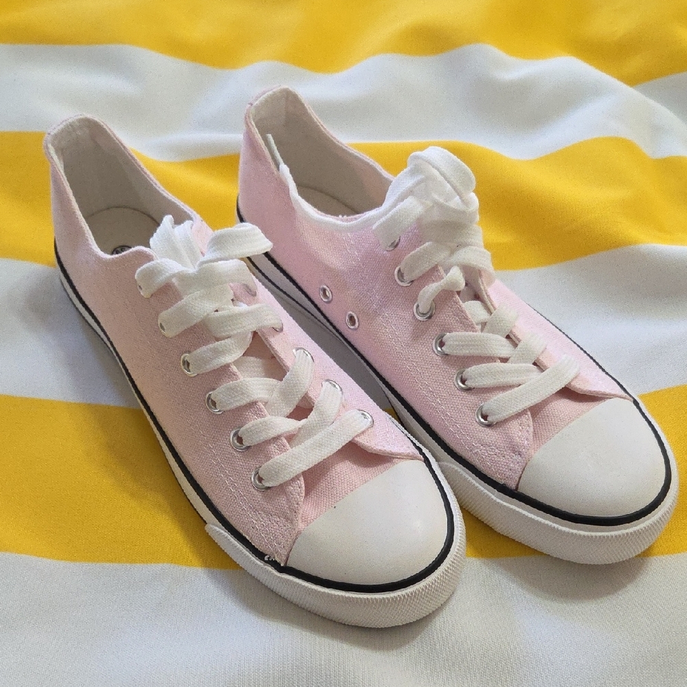 Women's Low-Top Light Pink Canvas Sneakers - Casual Lace-Up